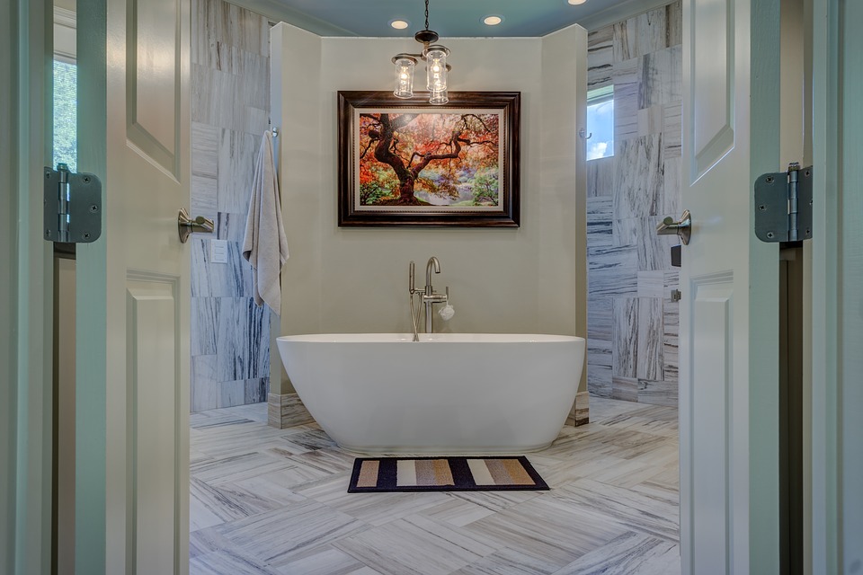 Design Decisions: The Pros and Cons of  Freestanding Bathtubs