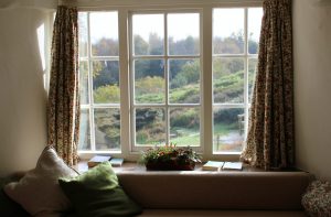 7 Non-Standard Ideas for Window Decoration